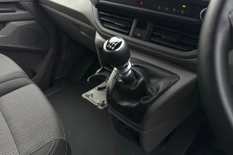 MF25JGU Volkswagen Transporter 2.0 TDI 150 Commerce Plus Van Thumbnail #20