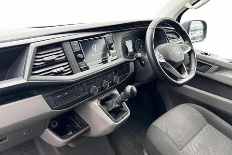 DG71GJJ Volkswagen Transporter 2.0 TDI 110 Highline Van Thumbnail #2