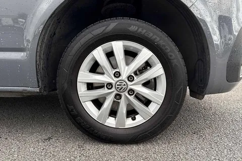 DG71GJJ Volkswagen Transporter 2.0 TDI 110 Highline Van Thumbnail #5