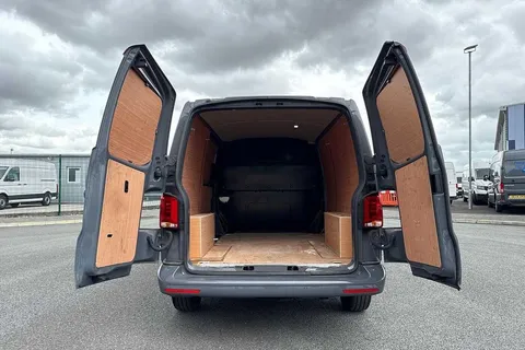 DG71GJJ Volkswagen Transporter 2.0 TDI 110 Highline Van Thumbnail #9