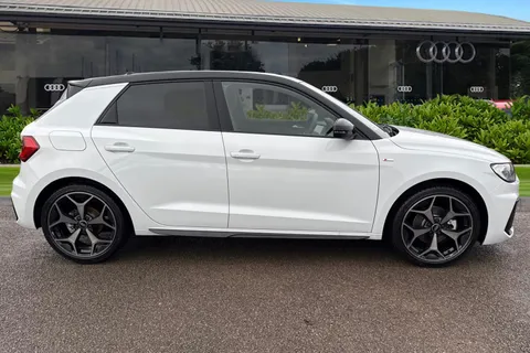  Audi A1 1.5 TFSI 35 Black Edition Sportback S Tronic Euro 6 (s/s) 5dr Thumbnail #4