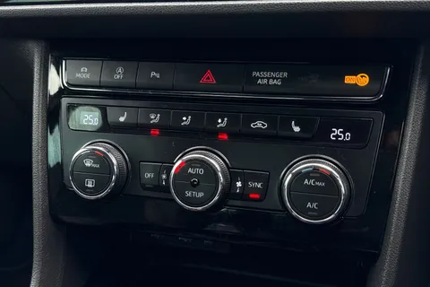 CK20JYV SEAT Leon 1.5 TSI EVO FR Black Edition Euro 6 (s/s) 5dr Thumbnail #23