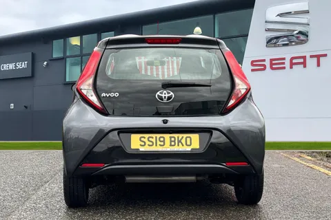 4 of 40 for Toyota Aygo 1.0 VVT-i x-play Euro 6 5dr