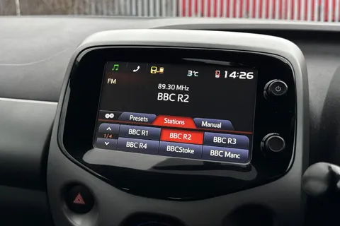 17 of 40 for Toyota Aygo 1.0 VVT-i x-play Euro 6 5dr