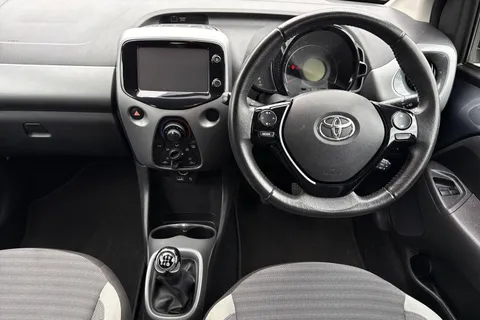 18 of 40 for Toyota Aygo 1.0 VVT-i x-play Euro 6 5dr