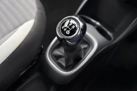 23 of 40 for Toyota Aygo 1.0 VVT-i x-play Euro 6 5dr