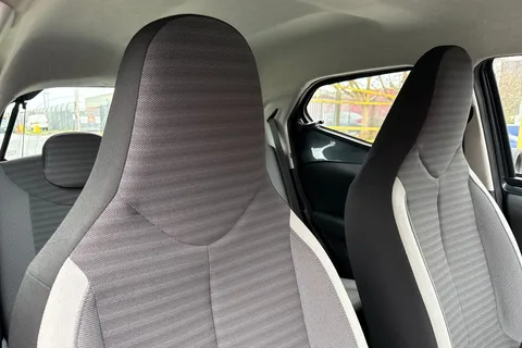 24 of 40 for Toyota Aygo 1.0 VVT-i x-play Euro 6 5dr