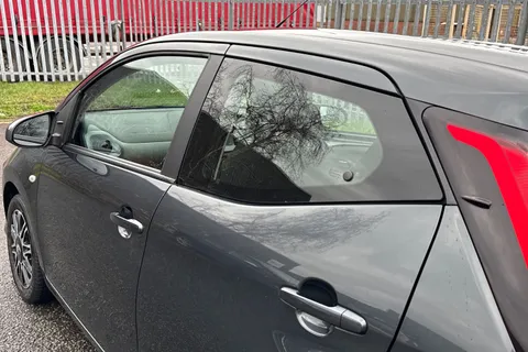 25 of 40 for Toyota Aygo 1.0 VVT-i x-play Euro 6 5dr