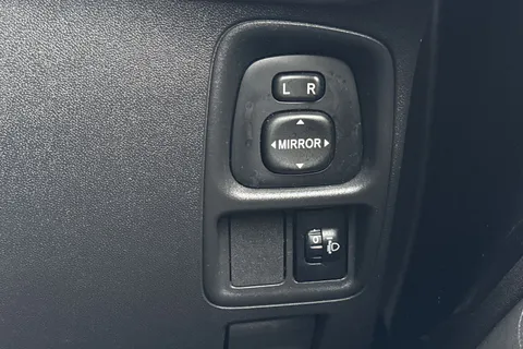 32 of 40 for Toyota Aygo 1.0 VVT-i x-play Euro 6 5dr