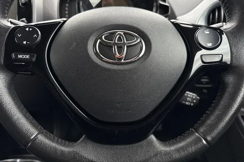 34 of 40 for Toyota Aygo 1.0 VVT-i x-play Euro 6 5dr