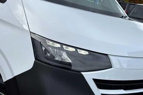 BG25EFE Volkswagen Transporter Commerce Plus 2.0 TDI 110 PS 6sp Manual Thumbnail #28