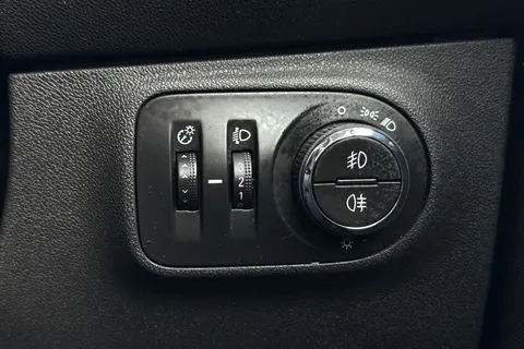 35 of 40 for Vauxhall Corsa 1.4i ecoFLEX Limited Edition Euro 6 3dr