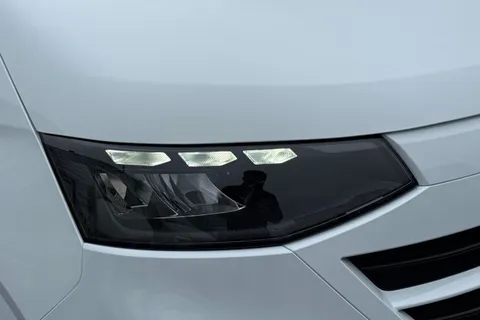 28 of 64 for Volkswagen Transporter Commerce Plus 2.0 TDI 110 PS 6sp Manual