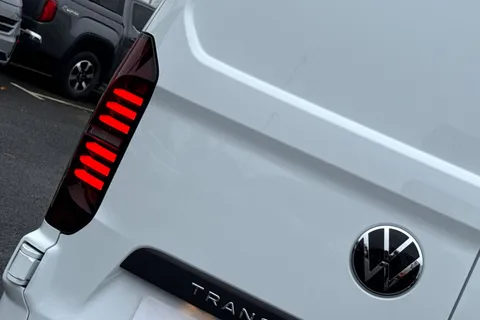 33 of 64 for Volkswagen Transporter Commerce Plus 2.0 TDI 110 PS 6sp Manual