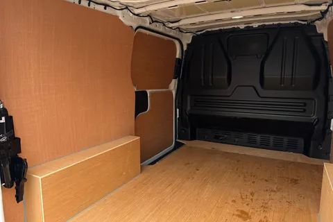 40 of 64 for Volkswagen Transporter Commerce Plus 2.0 TDI 110 PS 6sp Manual