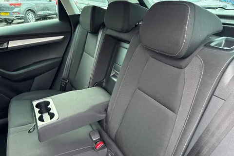 OY72MSX Škoda Karoq 1.0 TSI SE Drive Euro 6 (s/s) 5dr Thumbnail #15