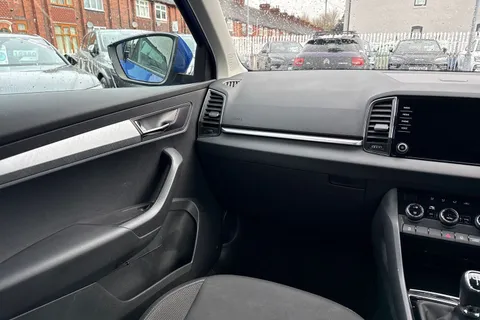 OY72MSX Škoda Karoq 1.0 TSI SE Drive Euro 6 (s/s) 5dr Thumbnail #16