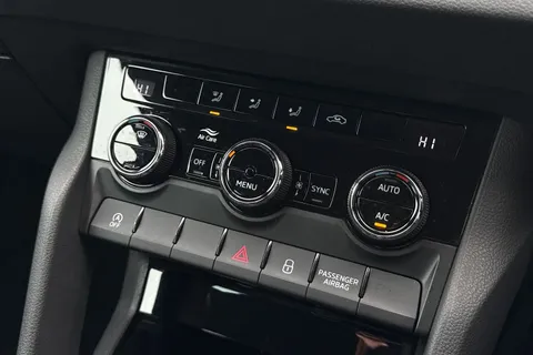 OY72MSX Škoda Karoq 1.0 TSI SE Drive Euro 6 (s/s) 5dr Thumbnail #20