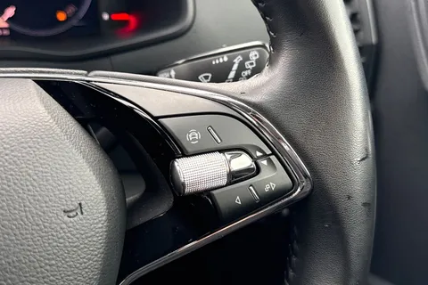 OY72MSX Škoda Karoq 1.0 TSI SE Drive Euro 6 (s/s) 5dr Thumbnail #30