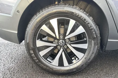 MV75ULX Volkswagen Taigo 1.0 TSI Life 5dr Thumbnail #10