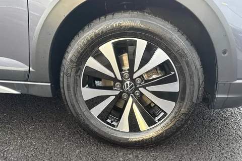 MV75ULX Volkswagen Taigo 1.0 TSI Life 5dr Thumbnail #11
