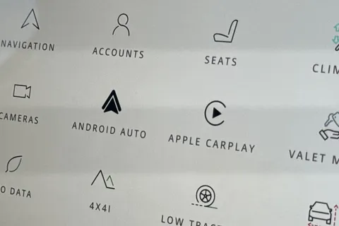 KW74HFC Land Rover Defender 110 3.0 D350 X-Dynamic HSE 5dr Thumbnail #38