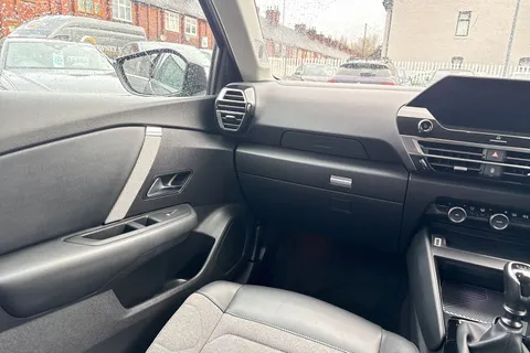 KM71ODX Citroën C4 1.5 BlueHDi Shine Euro 6 (s/s) 5dr Thumbnail #16