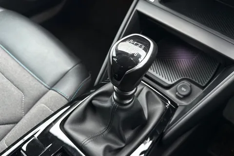 KM71ODX Citroën C4 1.5 BlueHDi Shine Euro 6 (s/s) 5dr Thumbnail #21