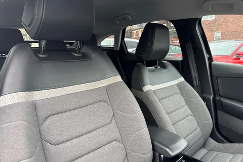 KM71ODX Citroën C4 1.5 BlueHDi Shine Euro 6 (s/s) 5dr Thumbnail #22