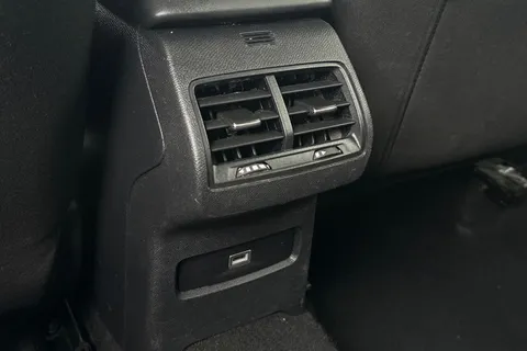 KM71ODX Citroën C4 1.5 BlueHDi Shine Euro 6 (s/s) 5dr Thumbnail #26