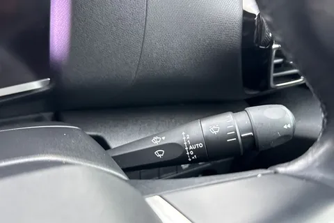 KM71ODX Citroën C4 1.5 BlueHDi Shine Euro 6 (s/s) 5dr Thumbnail #40