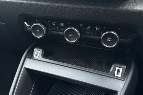 KM71ODX Citroën C4 1.5 BlueHDi Shine Euro 6 (s/s) 5dr Thumbnail #41