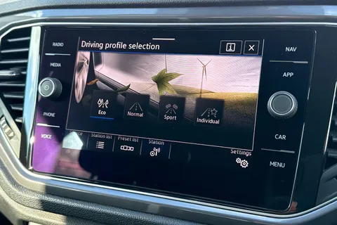 YM21XUC Volkswagen T-Roc 1.5 TSI EVO SEL 5dr ⭐Rear view camera, Space saving spare wheel⭐ Thumbnail #48