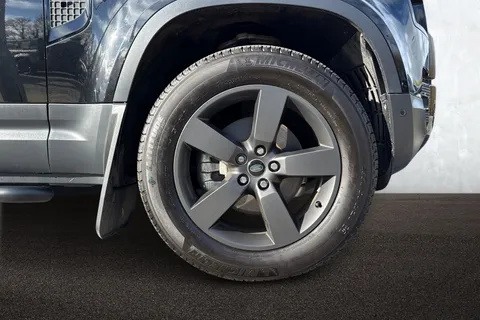 CP24NVF Land Rover Defender 90 3.0 D250 HSE 3dr Thumbnail #9