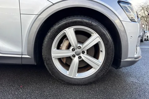 7 of 59 for Audi e-tron 50 Technik Auto quattro 5dr 71.2kWh