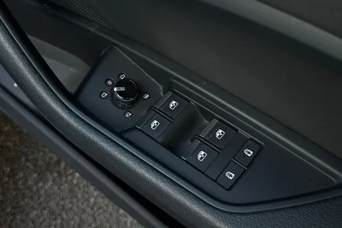 18 of 59 for Audi e-tron 50 Technik Auto quattro 5dr 71.2kWh