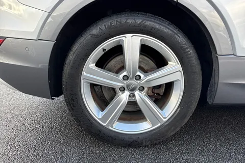 22 of 59 for Audi e-tron 50 Technik Auto quattro 5dr 71.2kWh