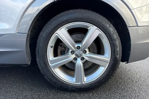 23 of 59 for Audi e-tron 50 Technik Auto quattro 5dr 71.2kWh