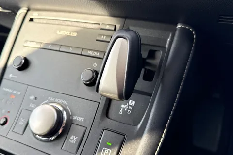 23 of 64 for Lexus Ct 1.8 200h Luxury CVT Euro 6 (s/s) 5dr