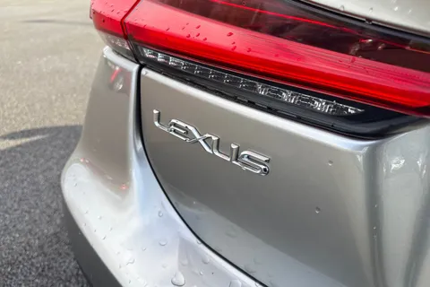 33 of 64 for Lexus Ct 1.8 200h Luxury CVT Euro 6 (s/s) 5dr