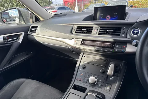 46 of 64 for Lexus Ct 1.8 200h Luxury CVT Euro 6 (s/s) 5dr