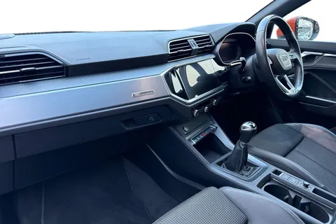 15 of 49 for Audi Q3 S line 35 TFSI 150 PS 6-speed