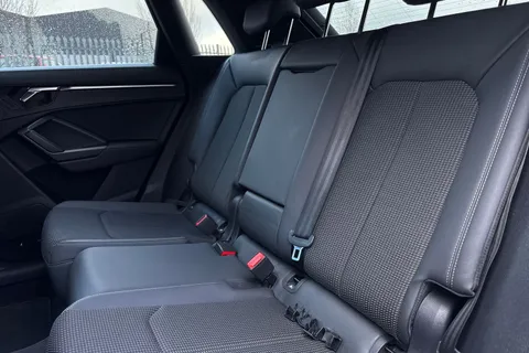 19 of 49 for Audi Q3 S line 35 TFSI 150 PS 6-speed