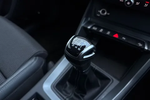 23 of 49 for Audi Q3 S line 35 TFSI 150 PS 6-speed