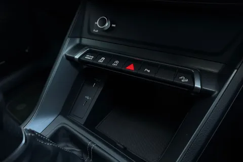 33 of 49 for Audi Q3 S line 35 TFSI 150 PS 6-speed