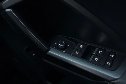 42 of 49 for Audi Q3 S line 35 TFSI 150 PS 6-speed