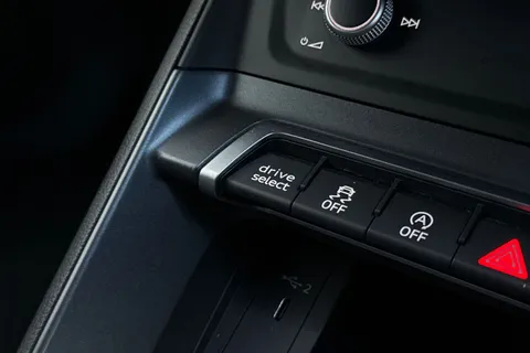 46 of 49 for Audi Q3 S line 35 TFSI 150 PS 6-speed