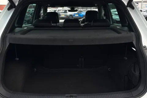 MD22HDF Volkswagen Tiguan 1.5 TSI R-Line DSG Euro 6 (s/s) 5dr Thumbnail #8