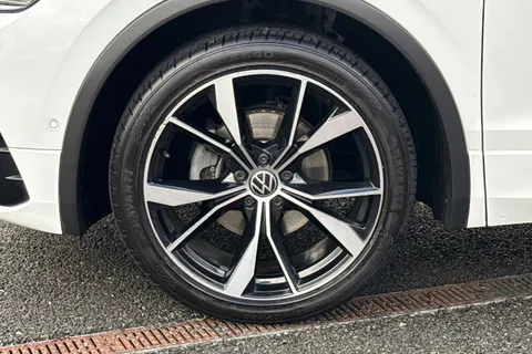 MD22HDF Volkswagen Tiguan 1.5 TSI R-Line DSG Euro 6 (s/s) 5dr Thumbnail #14
