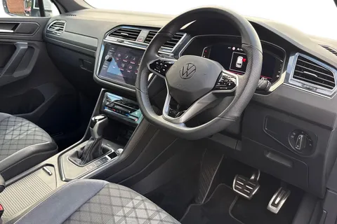 MD22HDF Volkswagen Tiguan 1.5 TSI R-Line DSG Euro 6 (s/s) 5dr Thumbnail #15